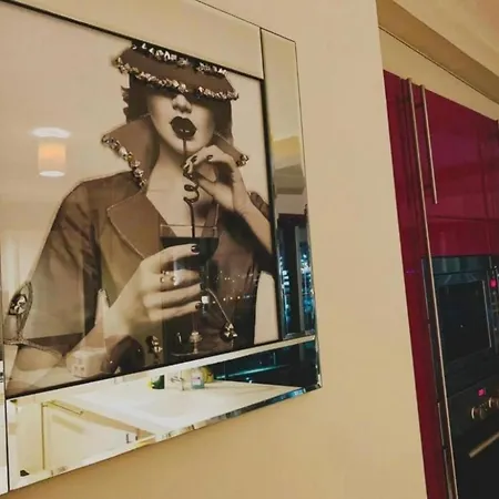 Appartement Designer Penthouse With Riverviews - G1 Centre, 3 Bedrooms, 2 Bathrooms, 1 Living / Kitchen. Full Floor, Wrap Around Terrace, Panoramic Views, Off Station / Buchanan Street