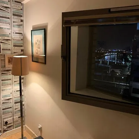 Designer Penthouse With Riverviews - G1 Centre, 3 Bedrooms, 2 Bathrooms, 1 Living / Kitchen. Full Floor, Wrap Around Terrace, Panoramic Views, Off Station / Buchanan Street 格拉斯哥
