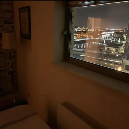 Lägenhet Designer Penthouse With Riverviews - G1 Centre, 3 Bedrooms, 2 Bathrooms, 1 Living / Kitchen. Full Floor, Wrap Around Terrace, Panoramic Views, Off Station / Buchanan Street *