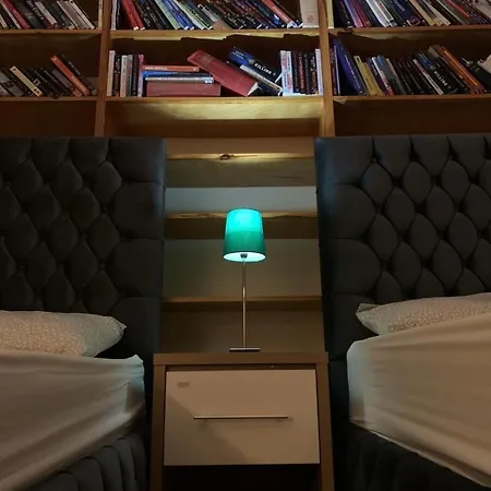 Designer Penthouse With Riverviews - G1 Centre, 3 Bedrooms, 2 Bathrooms, 1 Living / Kitchen. Full Floor, Wrap Around Terrace, Panoramic Views, Off Station / Buchanan Street Apartment