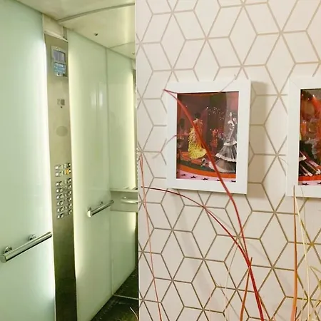 Designer Penthouse With Riverviews - G1 Centre, 3 Bedrooms, 2 Bathrooms, 1 Living / Kitchen. Full Floor, Wrap Around Terrace, Panoramic Views, Off Station / Buchanan Street