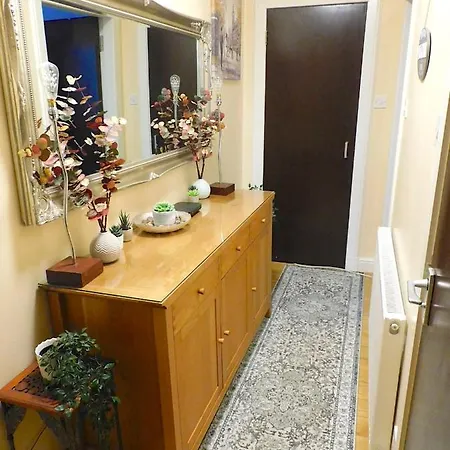 Cosy Flat, West End, Close To Sec, Hydro & Tourist Attractions Apartment