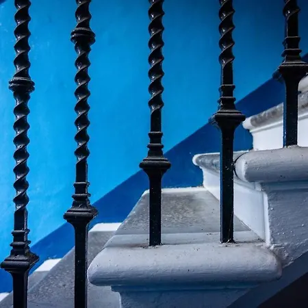 Modern Bright In South * Glasgow