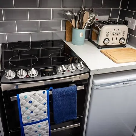 Apartment Modern Bright In South