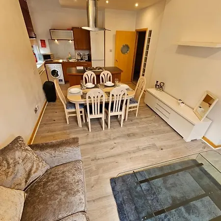 65 Renfield St 2 Bed *