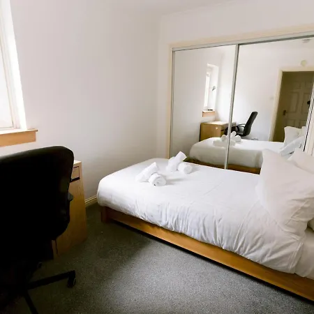 Spacious Flat Next To With Parking - 9309812 Apartamento Glasgow