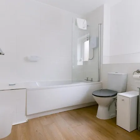 Apartamento Spacious Flat Next To With Parking - 9309812 *