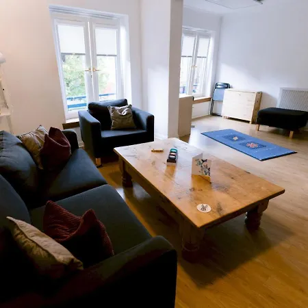 Spacious Flat Next To With Parking - 9309812 * Glasgow