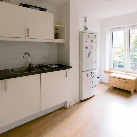 Spacious Flat Next To With Parking - 9309812 Glasgow