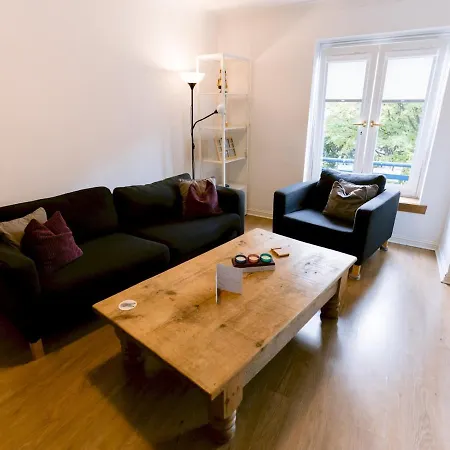 Spacious Flat Next To With Parking - 9309812 Glasgow