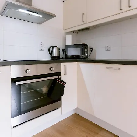 Spacious Flat Next To With Parking - 9309812 Apartamento Glasgow