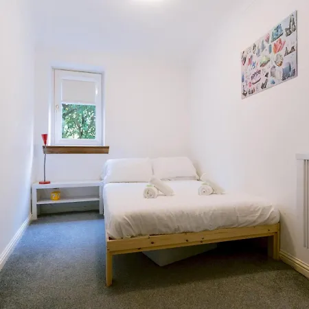 Spacious Flat Next To With Parking - 9309812 * Glasgow