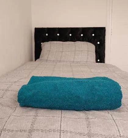 Lovely 3 Bed In With Free Parking Glasgow