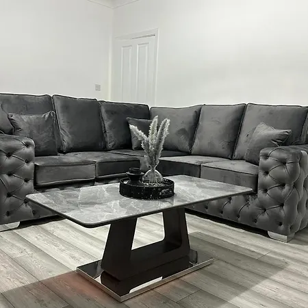 Newly Renovated Lux 2 Bed Glasgow