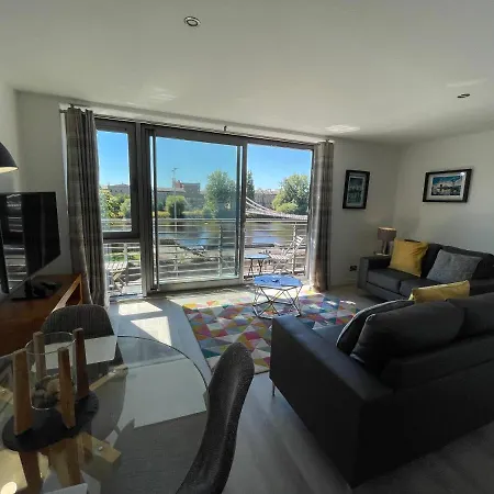 Apartment Principal - Clyde Waterfront