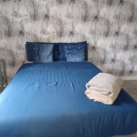 Apartment Bellway Commonwealth Apartment, Only Ages Over 23 *