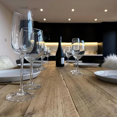 דירה 3 Bedroom/3 Bathroom Large Flat Near Ovo Hydro גלאזגו