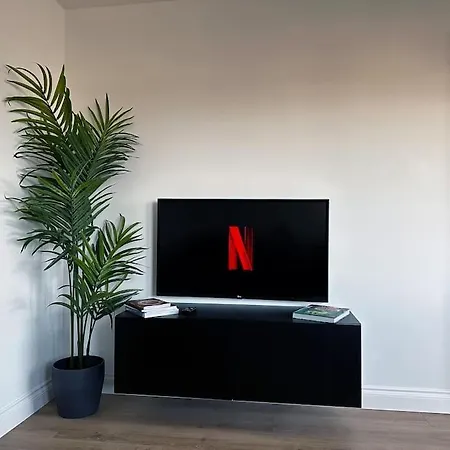 3 Bedroom/3 Bathroom Large Flat Near Ovo Hydro דירה גלאזגו