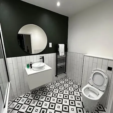 3 Bedroom/3 Bathroom Large Flat Near Ovo Hydro *