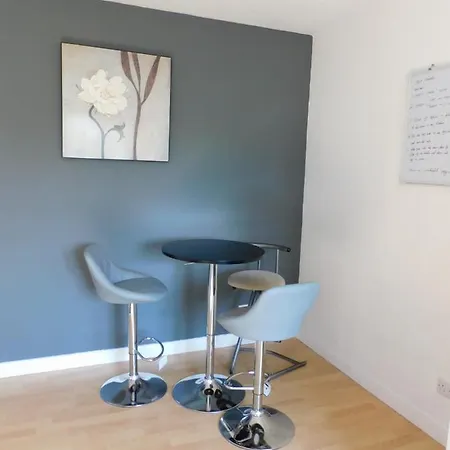 Fab Location 1 Bed Overlooking Appartement