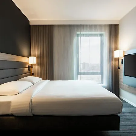 Hotel Moxy Sec 4*