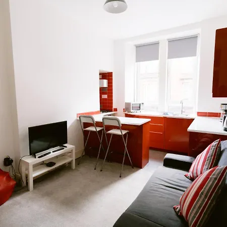 Bright In Ideal West End Location Glasgow