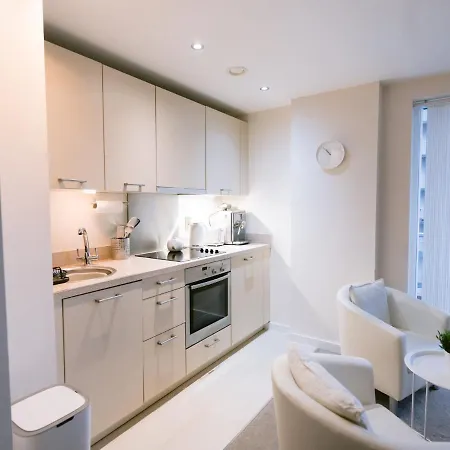 شقة 3/5 - New 1-bed At Harbour غلاسغو