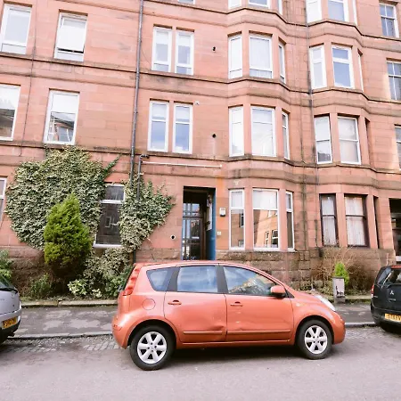 Bright In Ideal West End Location Glasgow