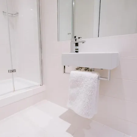3/5 - New 1-bed At Harbour شقة غلاسغو