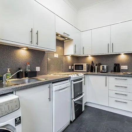 Caledonia Suite, Netflix, Free Parking