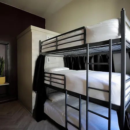Revolver Otel Glasgow