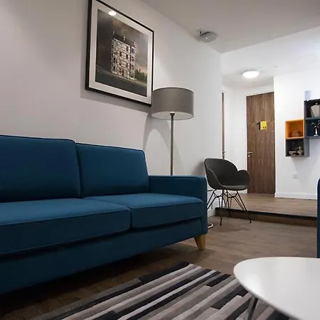 Modern Living At Riverside In The Heart Of Lejlighed