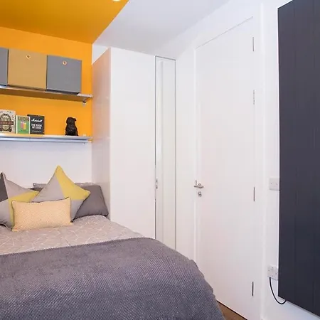 Apartamento Modern Living At Riverside In The Heart Of *