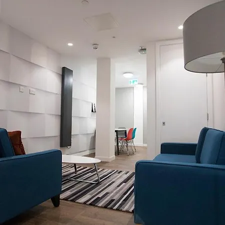 Modern Living At Riverside In The Heart Of Lejlighed