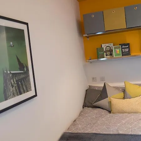 Modern Living At Riverside In The Heart Of Lejlighed