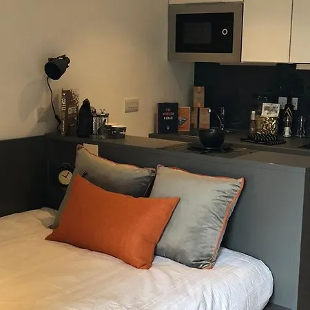 شقة Modern Living At Riverside In The Heart Of *