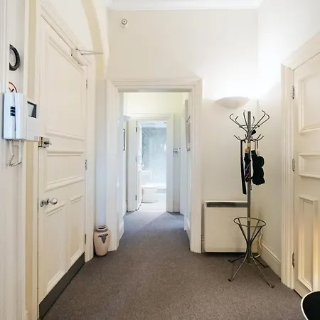 West George Street Apartment