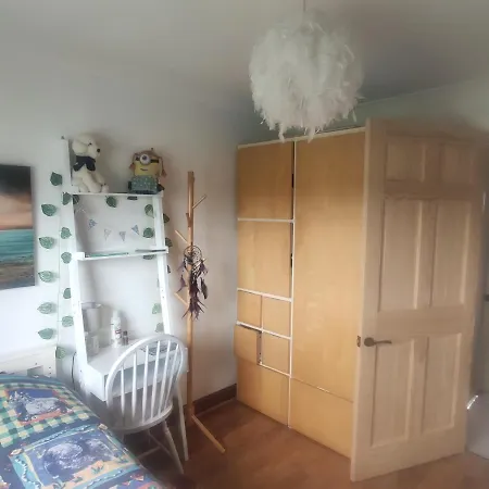 Pansiyon Bedroom In Quiet Neighborhood Glasgow