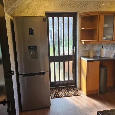 Travel Host 3 Bedroom House With Free Parking Glasgow