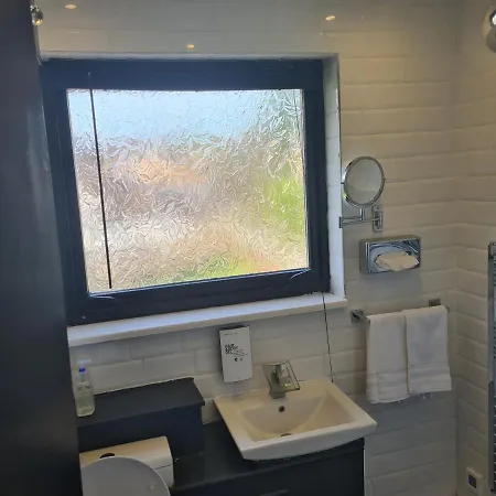 Travel Host 3 Bedroom House With Free Parking Villa *
