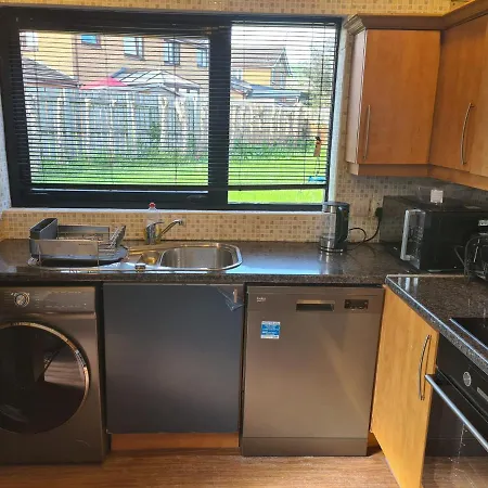 Travel Host 3 Bedroom House With Free Parking Glasgow