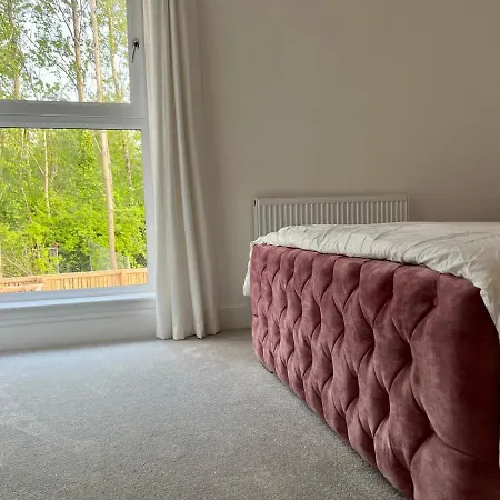 Tatil Evi Glasgow City Central Executive Triplex House, 3 Bedroom 3 Bathrooms 1 Living Room Kitchen - Huge Terrace For Master Bedroom - Private E Parking Lez Congestion Zone Free - Garden - 5 Mins Drive To City Centre Central Station