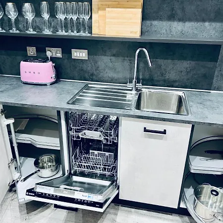 Semesterbostad Sec Hydro Executive Triplex Townhouse, Central, 3 Bedrooms/3 Bathrooms, 1 Living Room/kitchen, 3 Floors, Master Bed's Terrace, Main Door, Garden, Glasgow