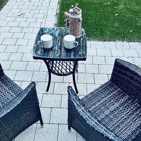 Semesterbostad Sec Hydro Executive Triplex Townhouse, Central, 3 Bedrooms/3 Bathrooms, 1 Living Room/kitchen, 3 Floors, Master Bed's Terrace, Main Door, Garden, *