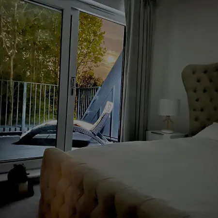 Sec Hydro Executive Triplex Townhouse, Central, 3 Bedrooms/3 Bathrooms, 1 Living Room/kitchen, 3 Floors, Master Bed's Terrace, Main Door, Garden, *