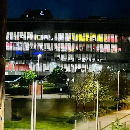 Sec Hydro Executive Triplex Townhouse, Central, 3 Bedrooms/3 Bathrooms, 1 Living Room/kitchen, 3 Floors, Master Bed's Terrace, Main Door, Garden, بيت للعطل غلاسغو