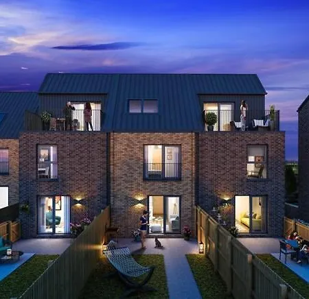 Sec Hydro Executive Triplex Townhouse, Central, 3 Bedrooms/3 Bathrooms, 1 Living Room/kitchen, 3 Floors, Master Bed's Terrace, Main Door, Garden, Ferienhaus *