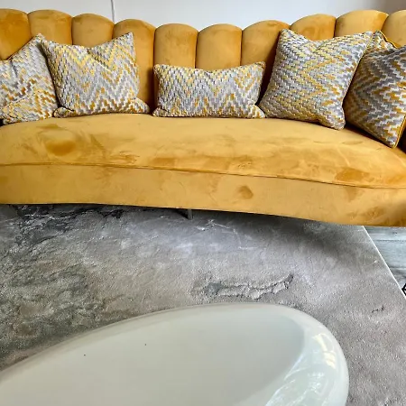 Ferienhaus Sec Hydro Executive Triplex Townhouse, Central, 3 Bedrooms/3 Bathrooms, 1 Living Room/kitchen, 3 Floors, Master Bed's Terrace, Main Door, Garden, Glasgow
