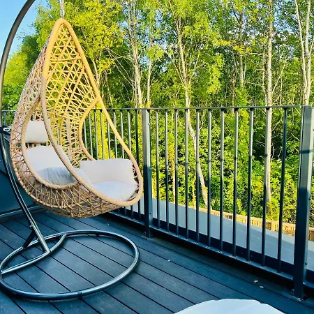 Sec Hydro Executive Triplex Townhouse, Central, 3 Bedrooms/3 Bathrooms, 1 Living Room/kitchen, 3 Floors, Master Bed's Terrace, Main Door, Garden, Ferienhaus Glasgow