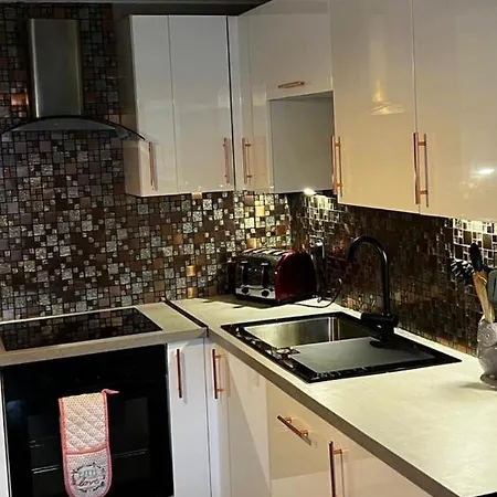 Apartment City Centre Flat With River Views And Parking